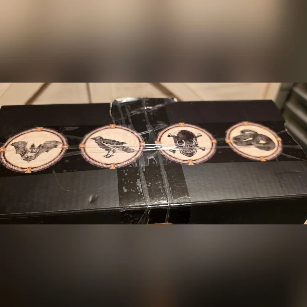 Williams Sonoma Halloween Medallion Plates Set of 4 Skull Raven Snake Bat NIB